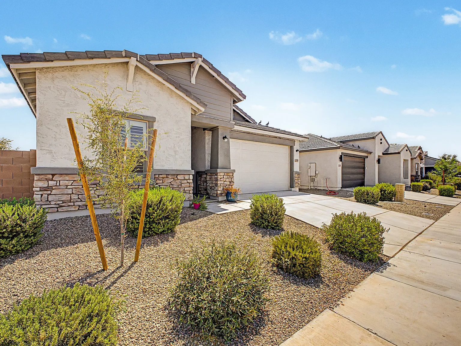 5 bed, 2097 sqft, $3,895 — Photo 2