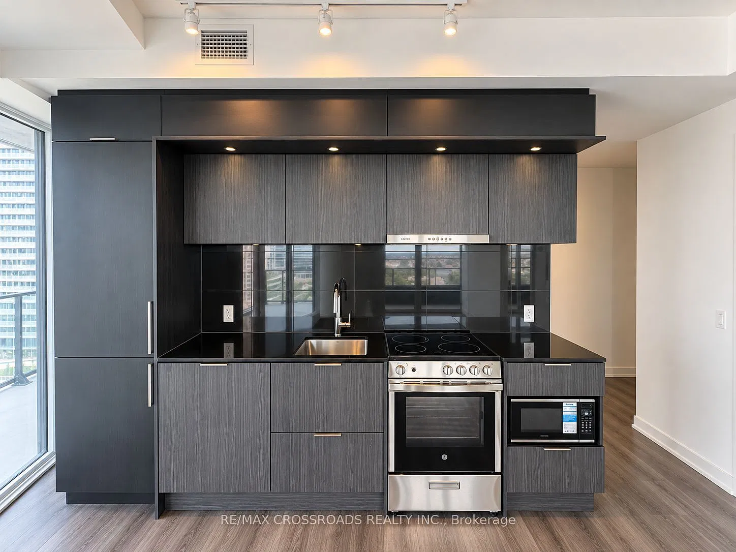 3 bed, $2,700 — Photo 4