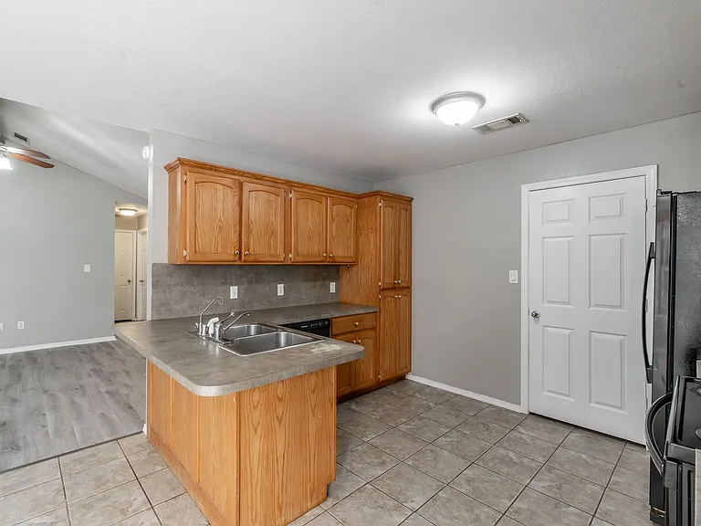 3705 Price Cir — Photo 10