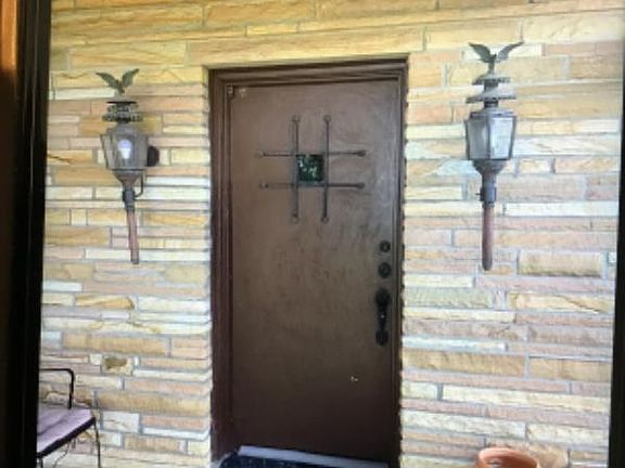 5th image of 550 S Glencruiten Ave