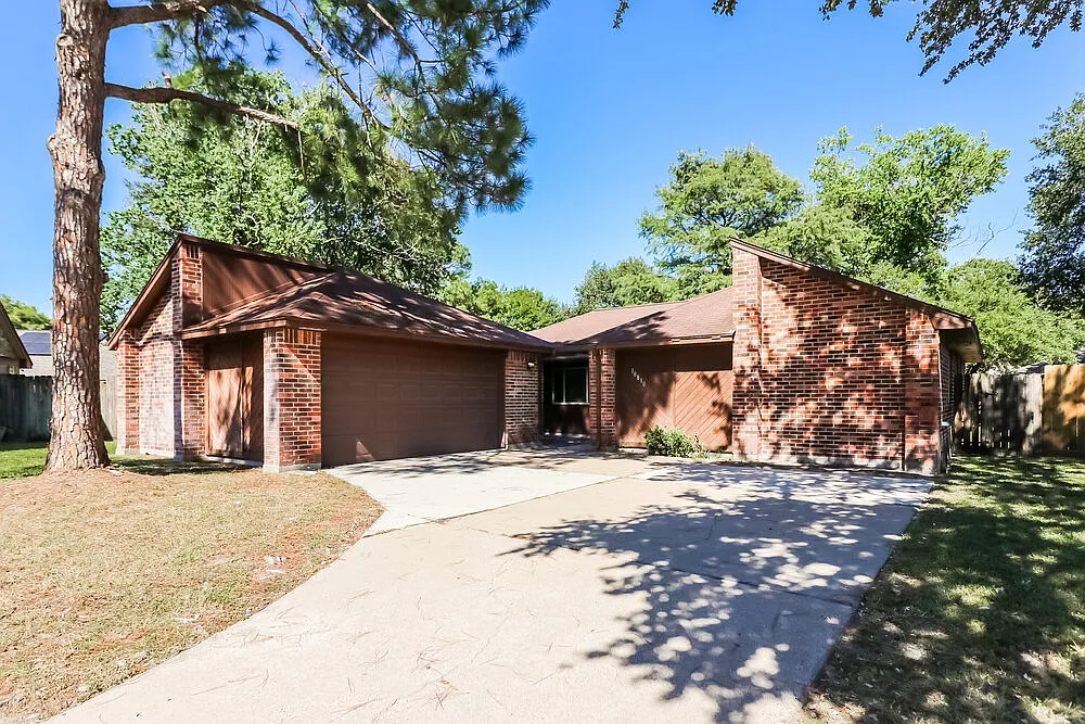 3 bed, 2.0 bath, 1637 sqft, $1,855 — Photo 1