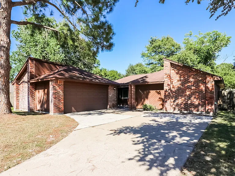 10810 Gusty Winds Ct — Photo 1