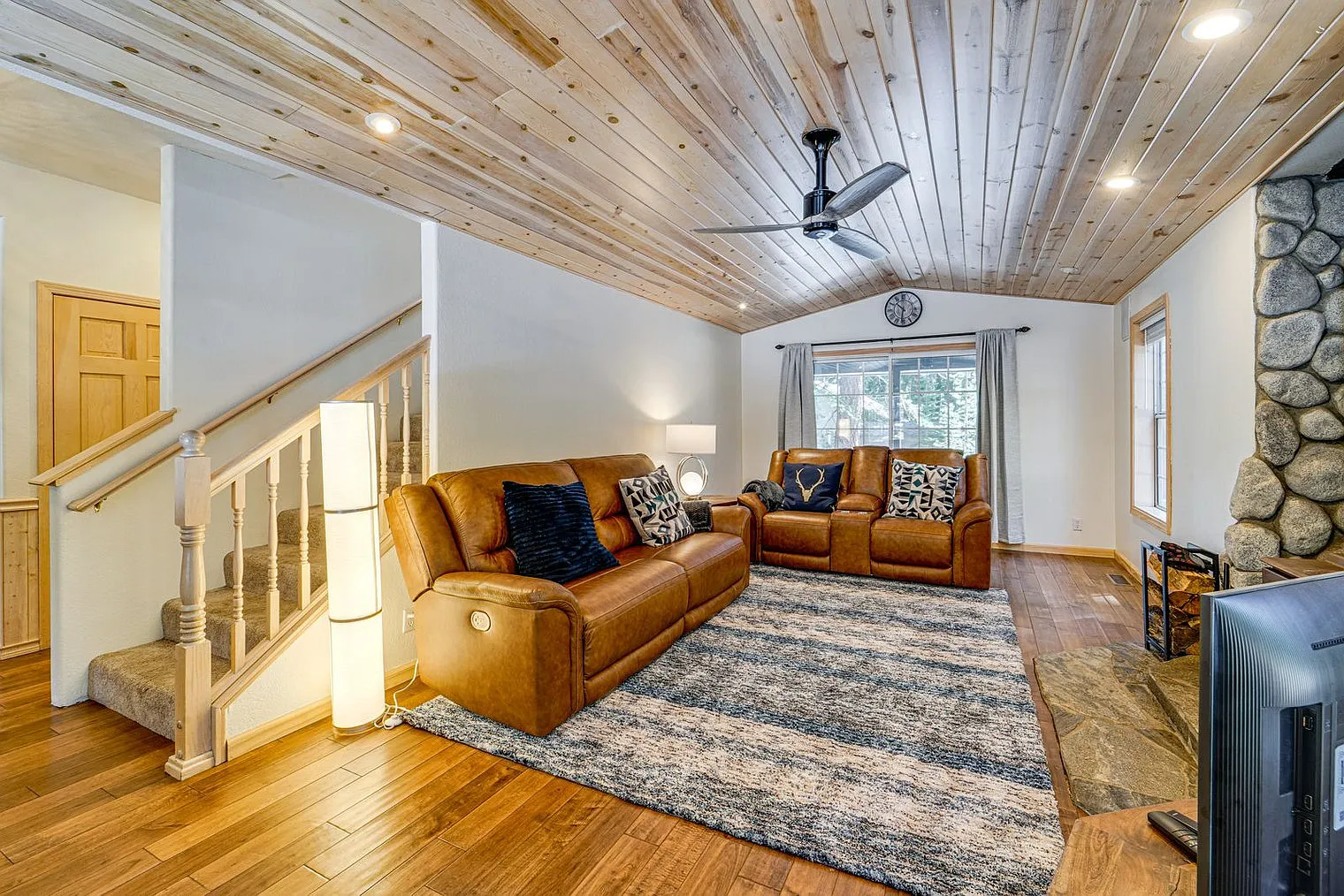 3 bed, 2.0 bath, 1646 sqft, $6,838 — Photo 1