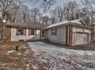 2153 Titania Rd, Tobyhanna, PA 18466