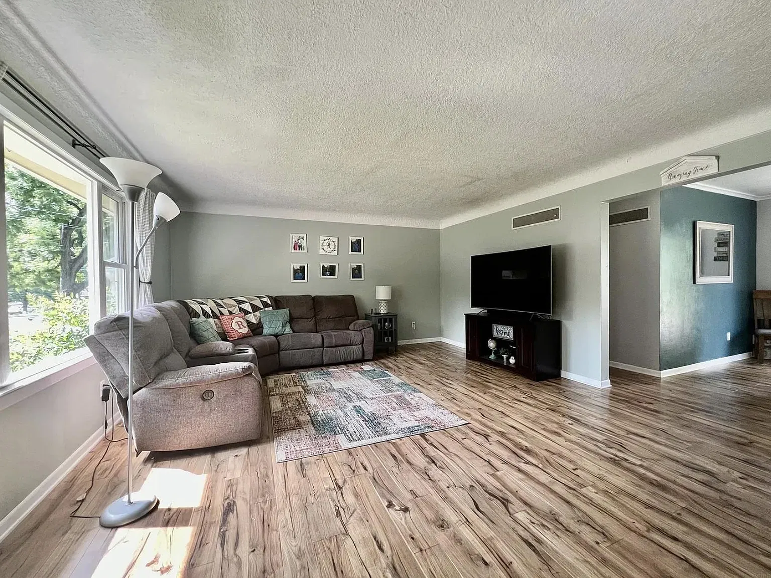 4 bed, 2190 sqft, $2,000 — Photo 3