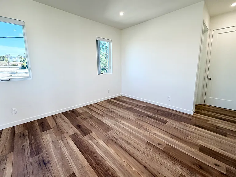 Village Whittier — Photo 25
