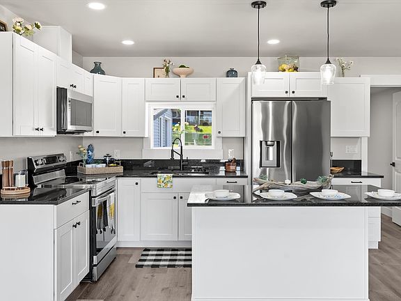 4th image of 810 15th Ave E