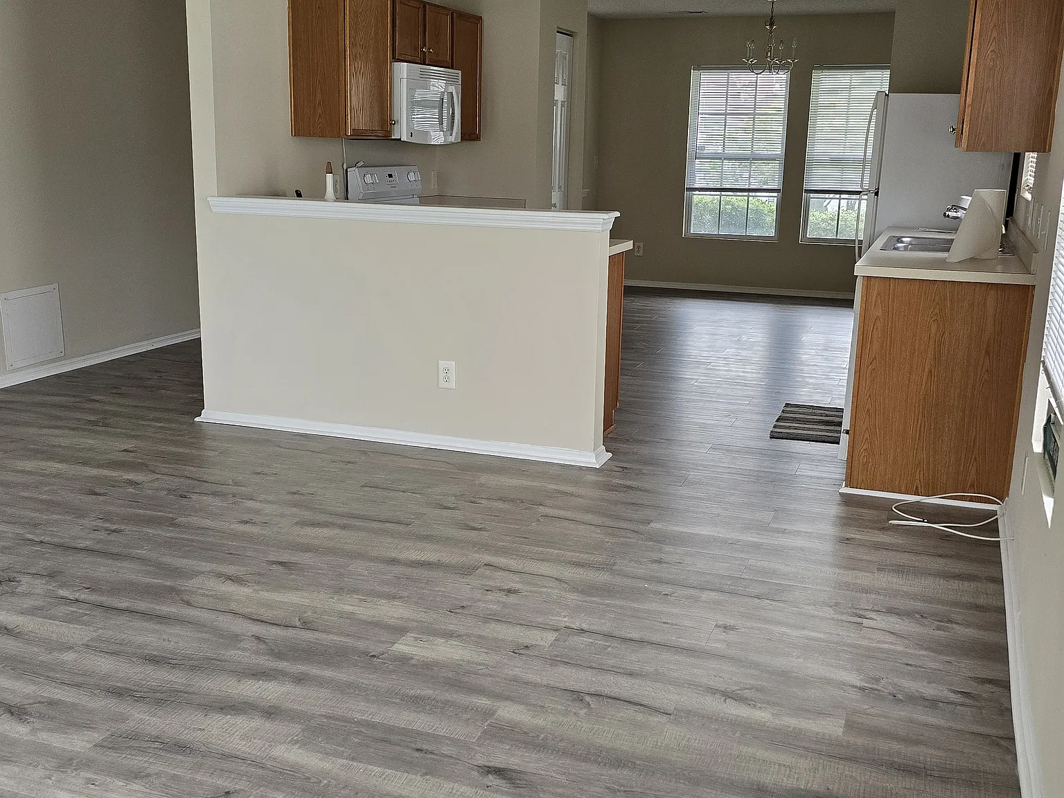 3 bed, 1444 sqft, $2,000 — Photo 3