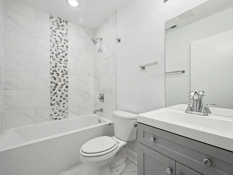 2107 N Fairhill St #D40 — Photo 3
