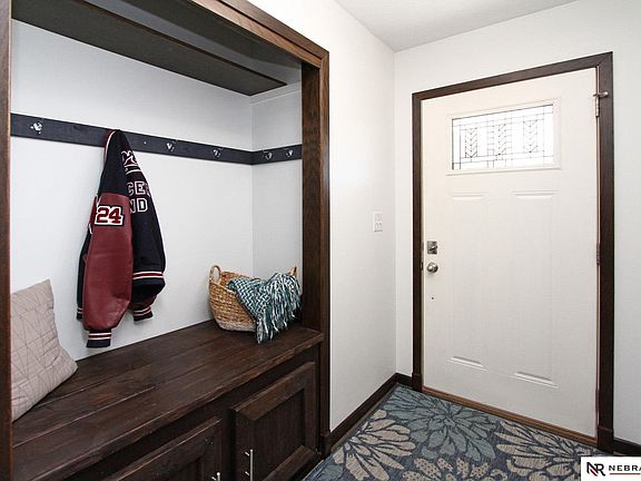 5th image of 611 N 86th St
