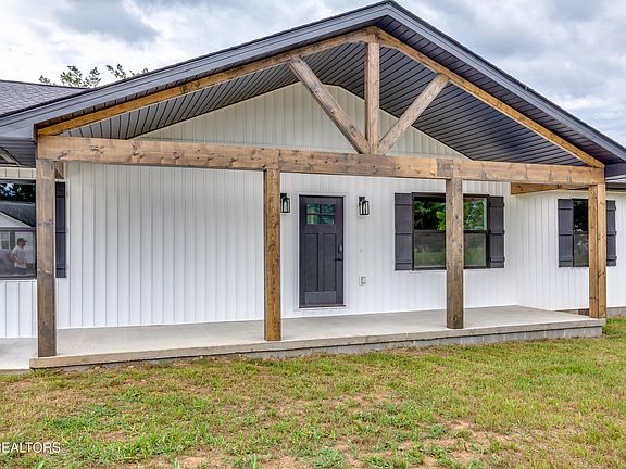 4th image of 200 Farris Cir