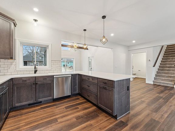 5th image of 231 Myrtle St