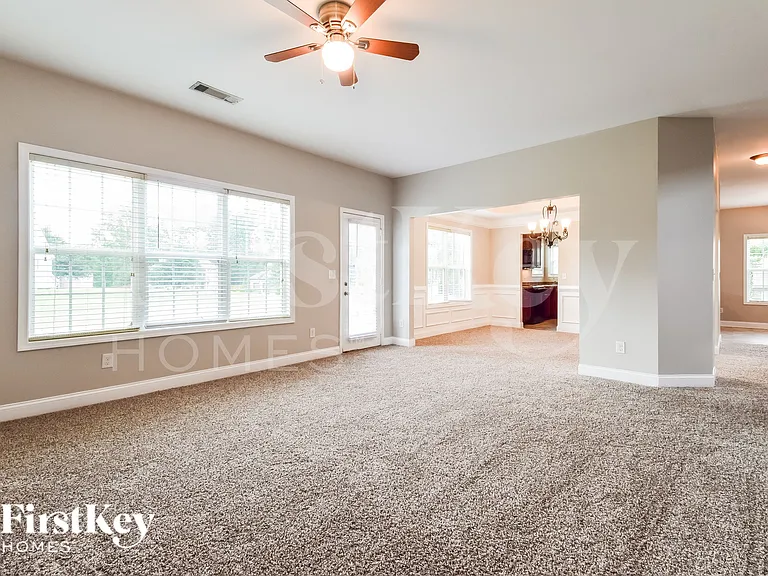 6303 Spring Cove Dr — Photo 5