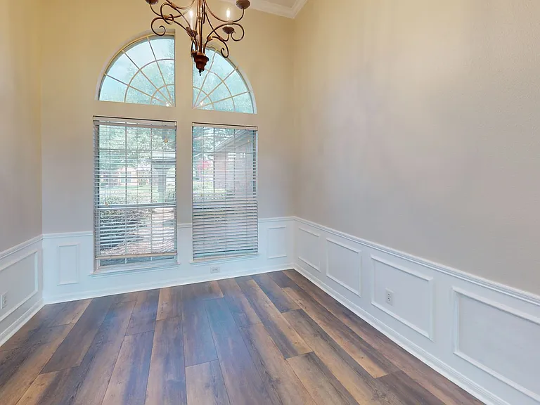 1021 Westend Dr — Photo 6