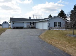 10127 Dunkelow Rd, Franksville, WI 53126