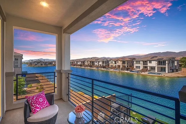 4 bed, 4.5 bath, 2697 sqft, $5,900 — Photo 2