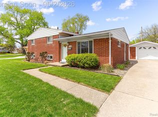 32732 Comanche St, Westland, MI 48185
