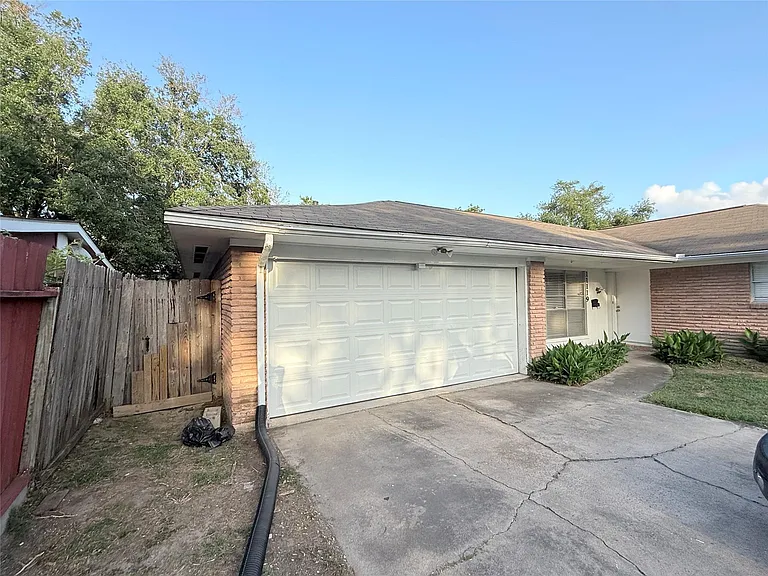 11119 Atwell Dr — Photo 2