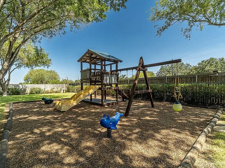 919 Hill Country Rd — Photo 22