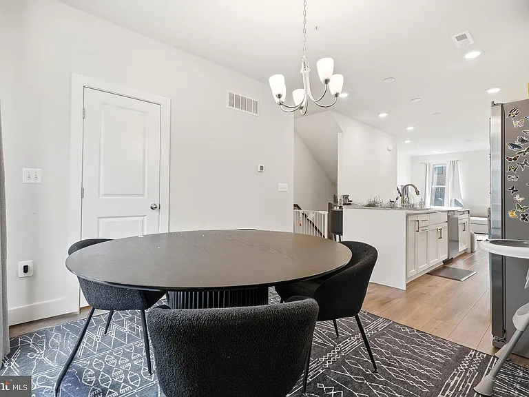 153 Locke St — Photo 11