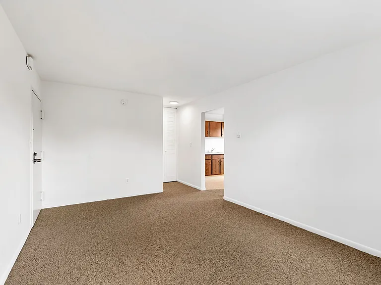 Doral Apartments — Photo 14