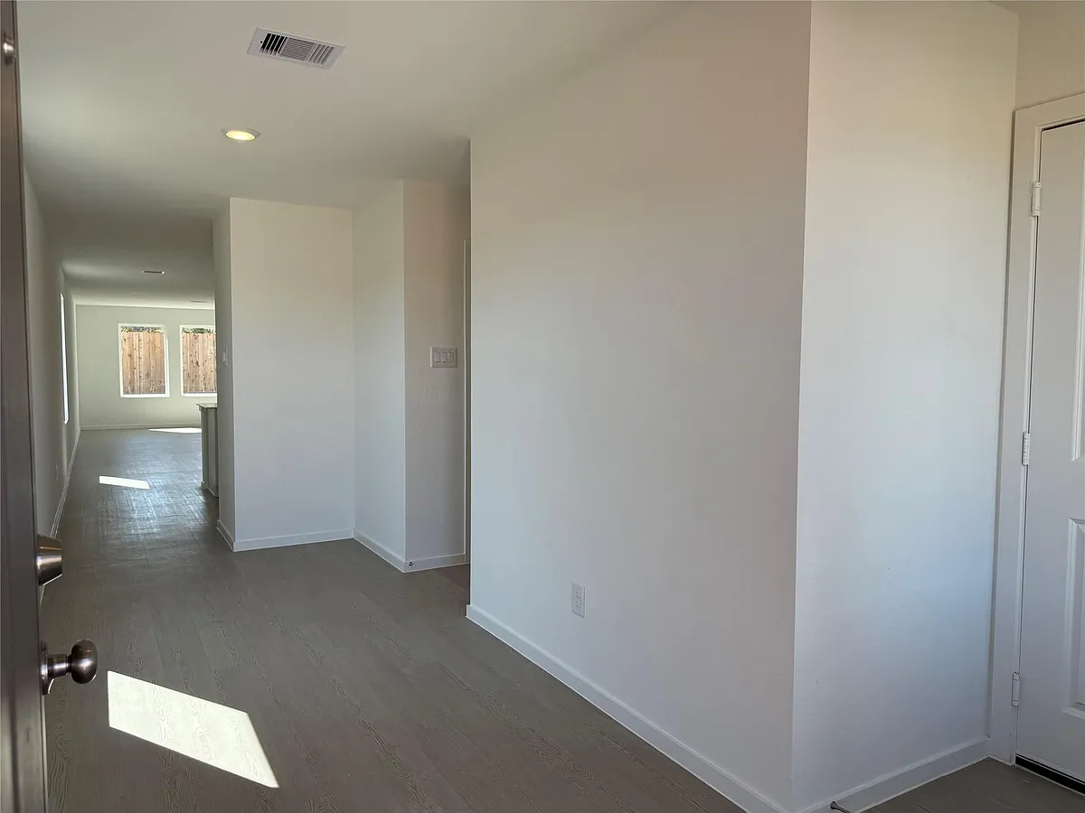 Photo 2 of 11 - 14712 S Ascot Bend Cir - Conroe, TX Building Photo - 14712 S Ascot Bend Cir