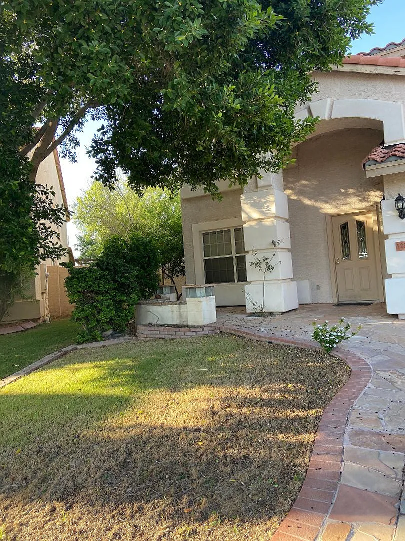 5 bed, 4009 sqft, $3,200 — Photo 1