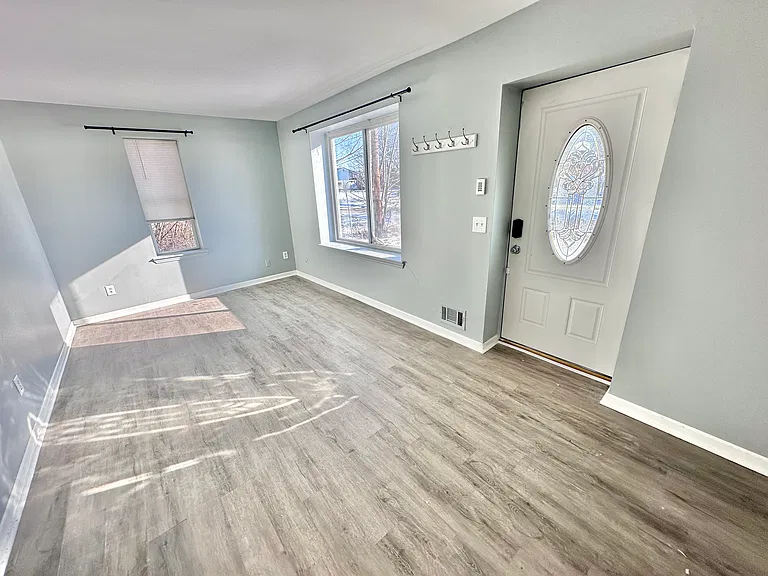 1751 Clara St — Photo 6