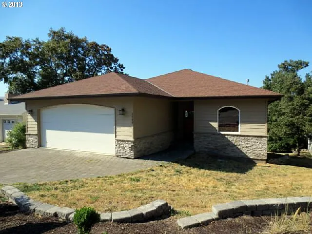 1909 W Scenic Dr photo 1