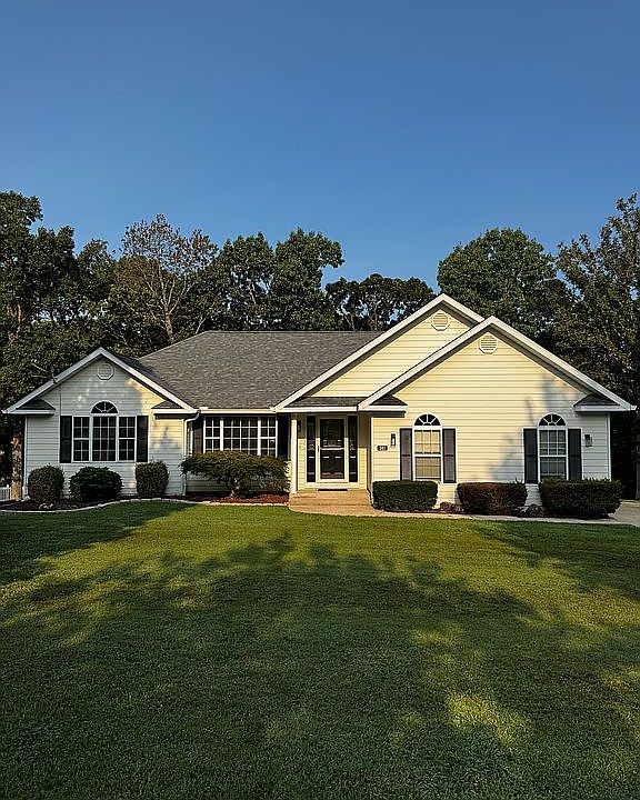 1st image of 301 Winchester Dr