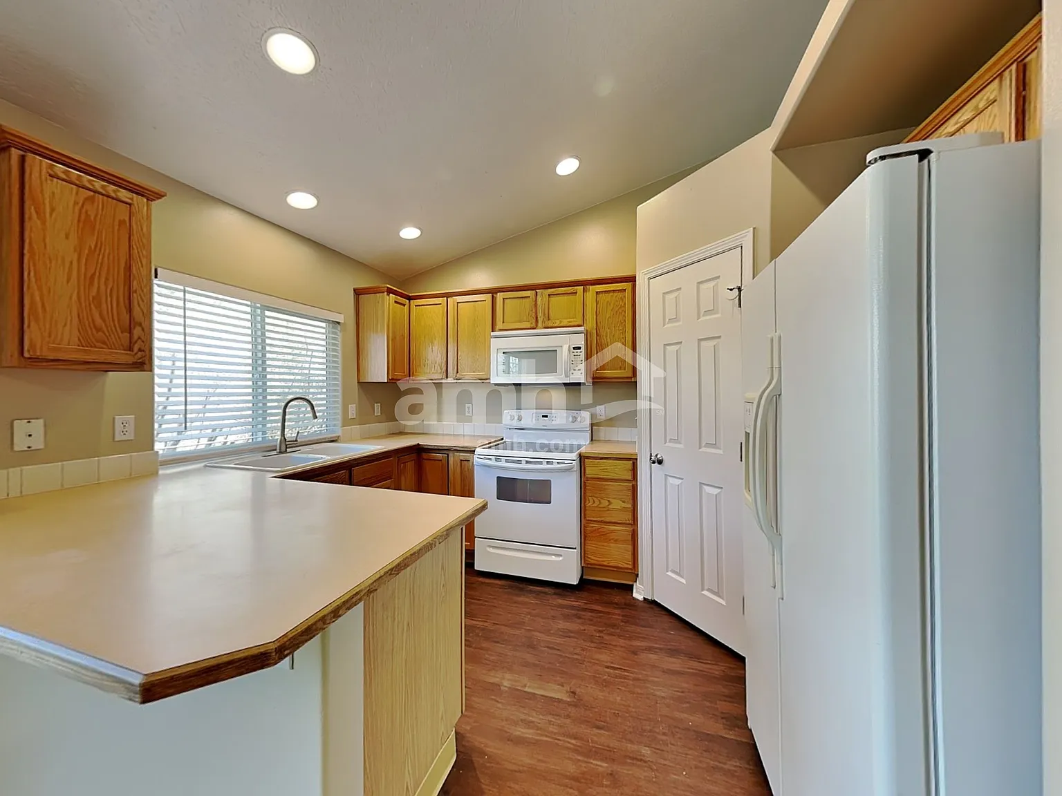 4 bed, 2.5 bath, 1546 sqft, $2,595 — Photo 3