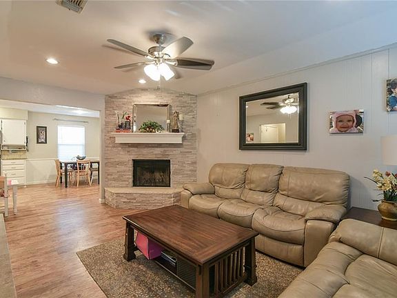 3rd image of 5208 Hideaway Ct