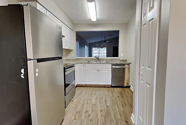 530 Scarlet Maple Ct — Photo 3