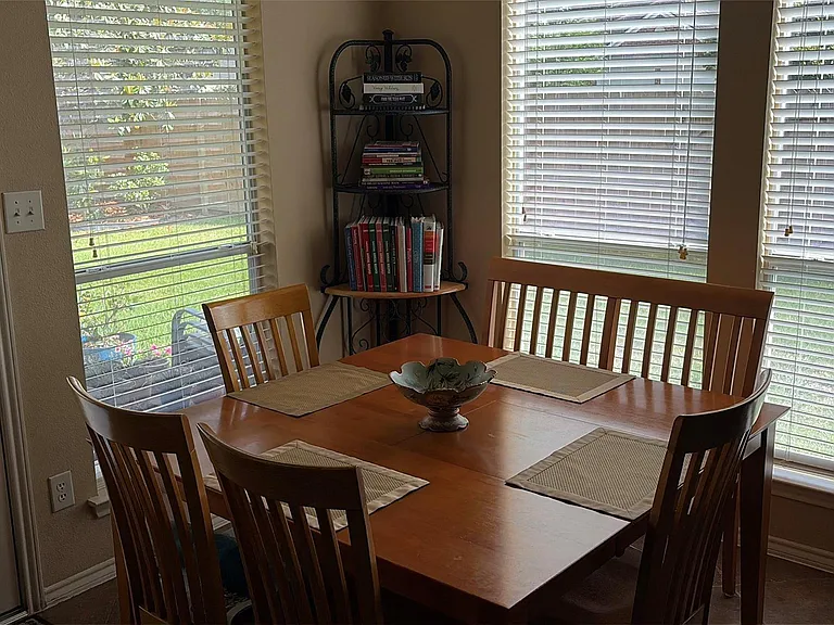 2515 Silverton Bnd — Photo 3