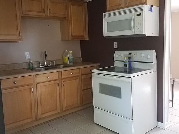 2nd image of 922A E Washington Ave