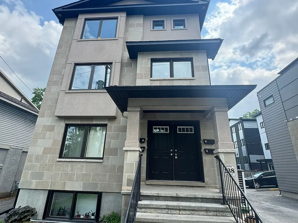 138 Lees Ave #2