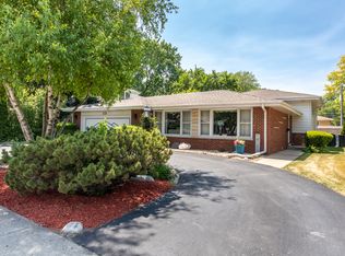 834 N Dee Rd, Park Ridge, IL 60068