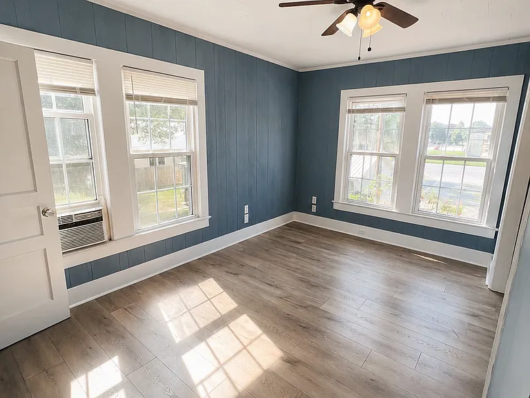 302 E Pine St — Photo 5