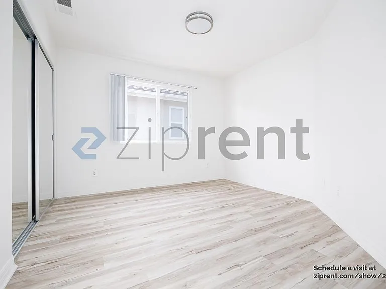 1784 Elm Ave — Photo 10