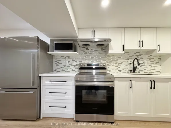 60 Attridge Dr, Aurora, ON L4G 6J4