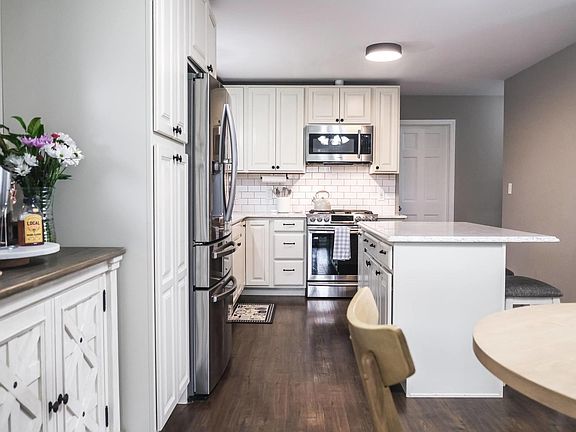 5th image of 207 Hartway Ct