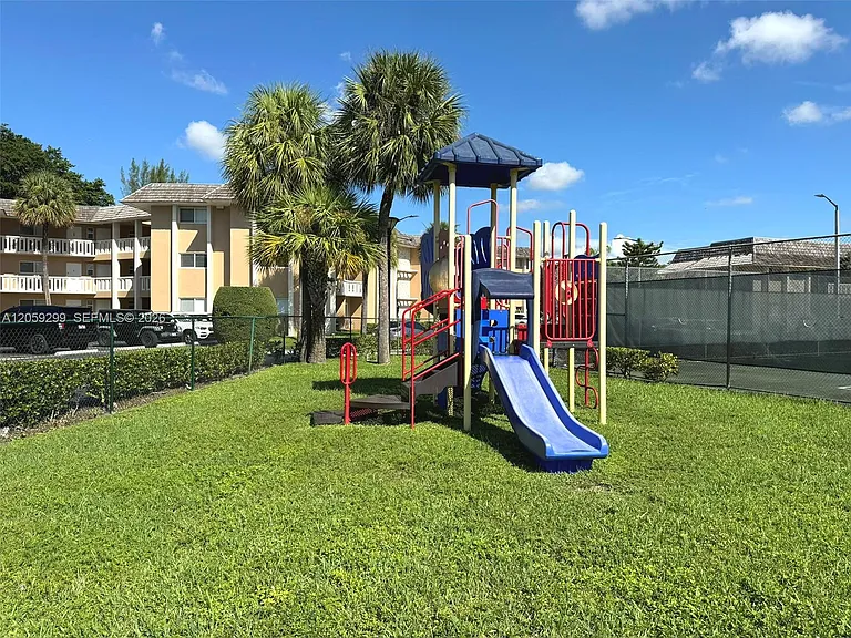 7400 Miami Lakes Dr #D206 — Photo 18
