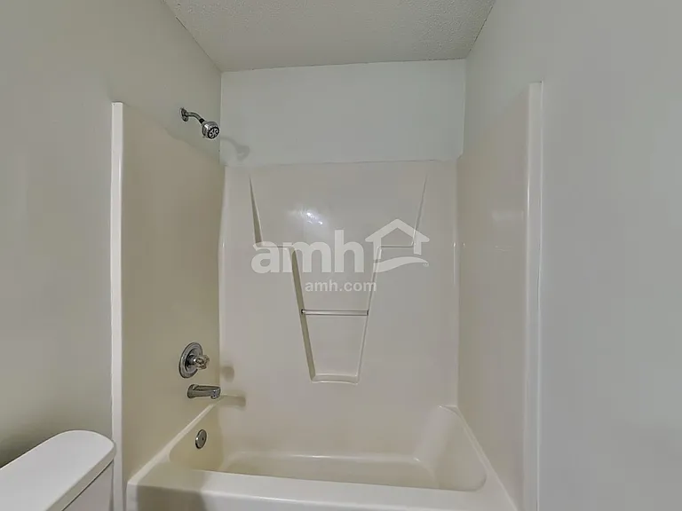 135 Kentucky Derby Dr — Photo 15