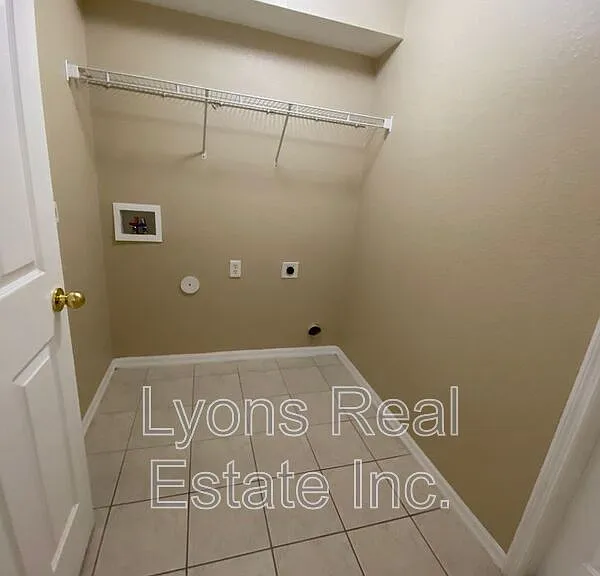 2251 SW 4th St — Photo 11