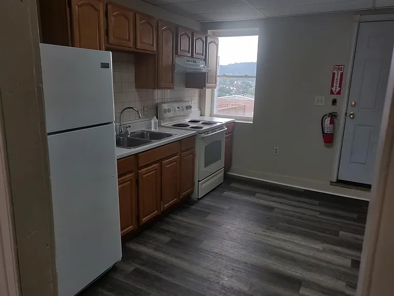 1112 Butler St #7 — Photo 3