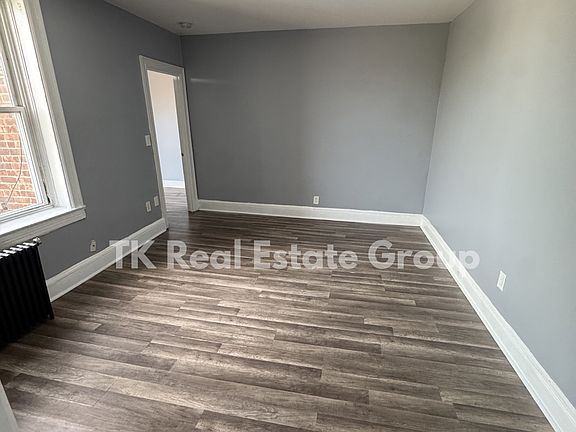 3rd image of 130 W 47th St APT 45