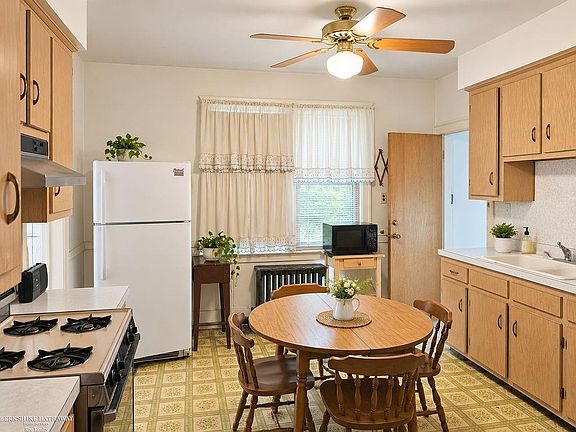 5th image of 9421 Brombach St