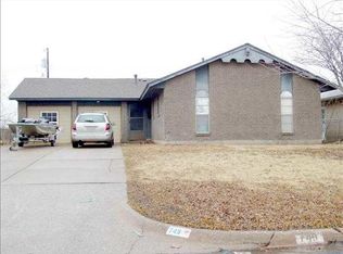 749 NW 1st St, Moore, OK 73160