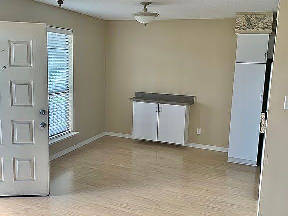 Dinette area next to kitchen