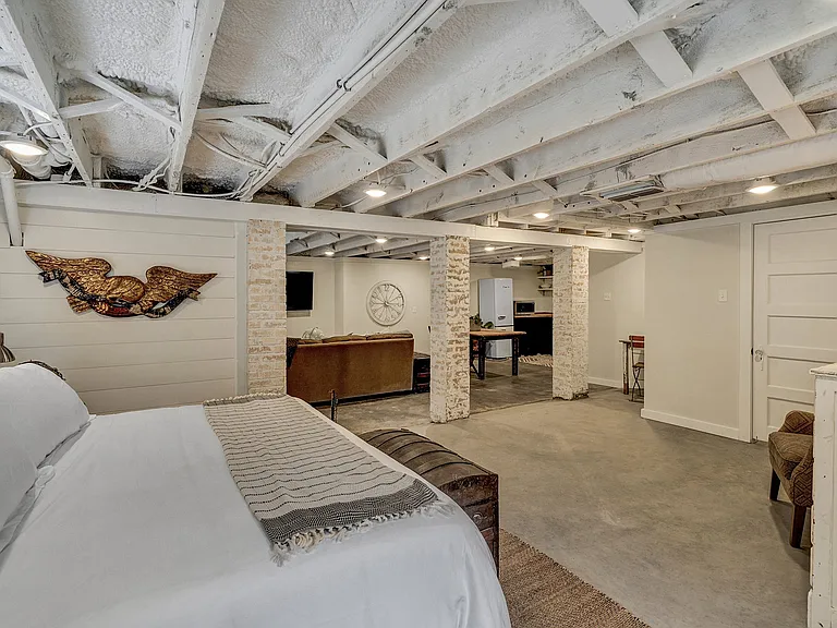 403 W Shaw St #B — Photo 9